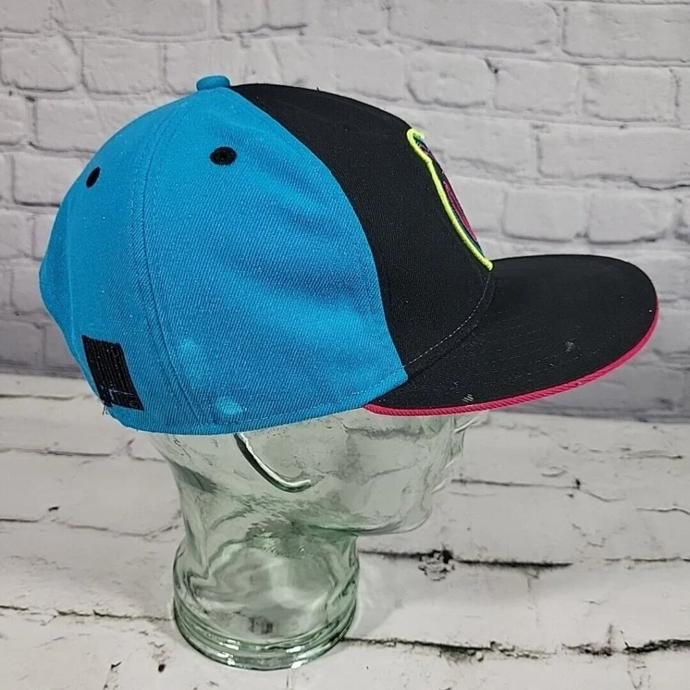 YUMS New Era 9FIFTY Embroidered Logo Black With Neon Snapback‎ Hat Cap